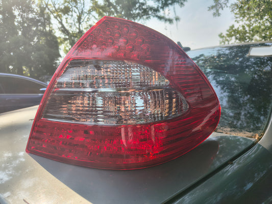 2007-2009 Mercedes-Benz E350 / E550 / E63 AMG Driver Side LED Tail Light Assembly (LH) 🇩🇪💡