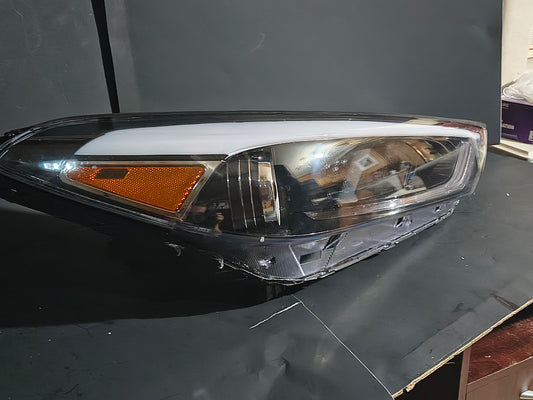 2016–2018 Hyundai Tucson Passenger Side Halogen Headlight 🛠️🚗