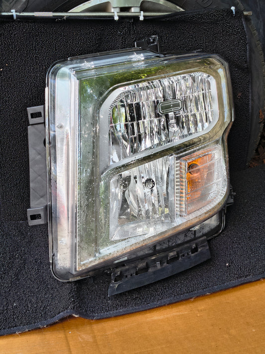 2016-2021 Nissan Titan Titan XD Driver Side Halogen Headlight Assembly w/ Bulbs ๐๐ก