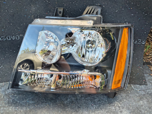 2007–2014 Chevy Tahoe / Suburban / Avalanche Driver and Passenger Side Halogen Headlight Set (With Bulbs) 💡🚘