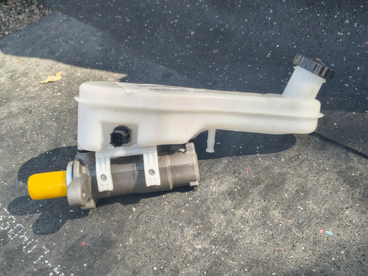 2009โ2020 Dodge Journey / 2008โ2014 Dodge Grand Caravan & Chrysler Town & Country Brake Master Cylinder Assembly ๐๐