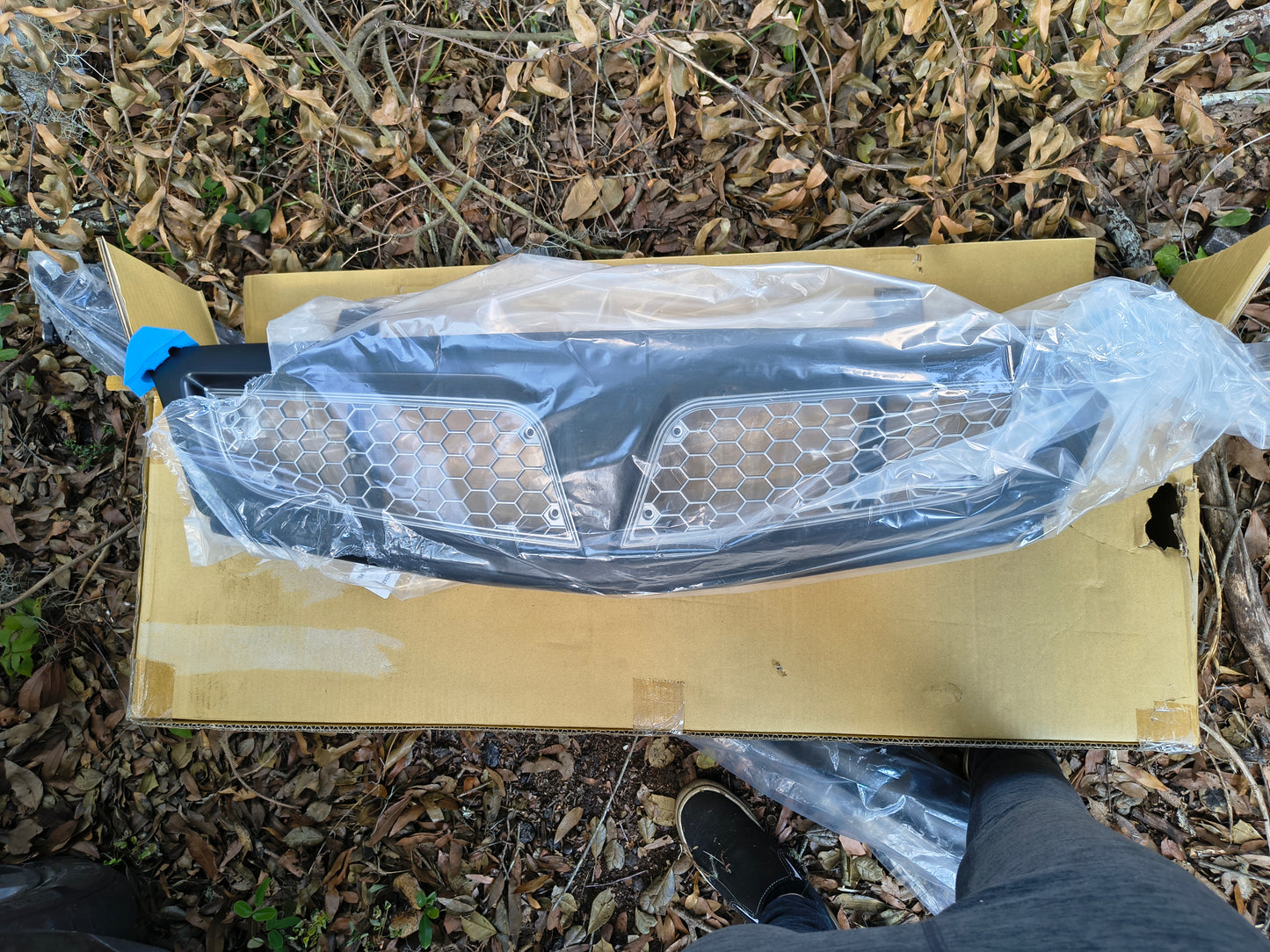 2001-2005 Pontiac Montana Front Bumper Grille Assembly 🚐🎨