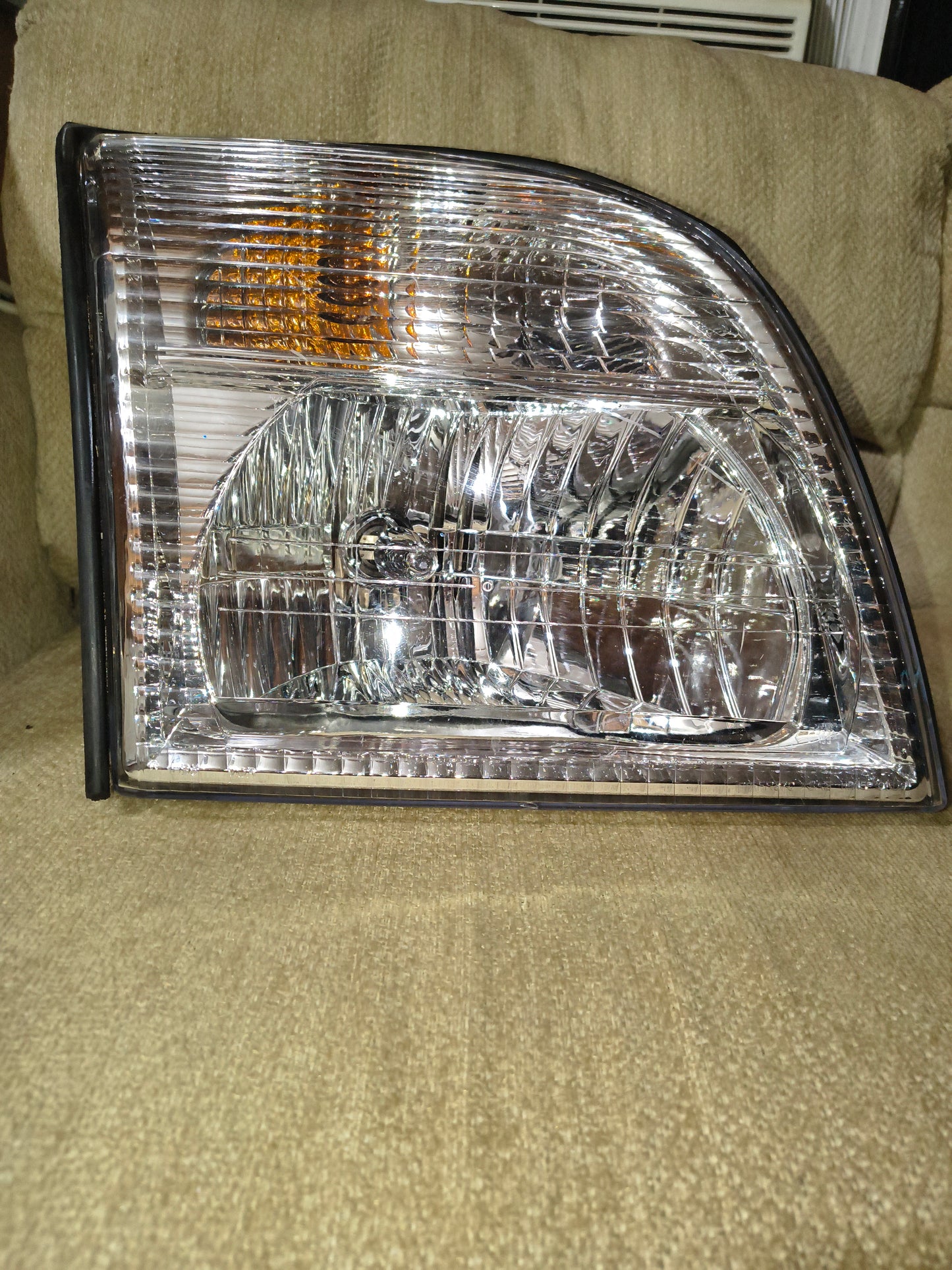 2002-2005 Mercury Mountaineer Passenger Side Halogen Headlight Assembly 🚗💡