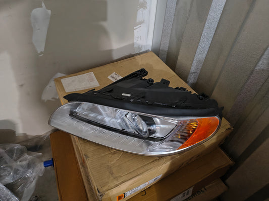 2007-2014 Volvo S80 V70 XC70 Driver Side Active Xenon / HID Headlight Assembly (LH) 🇸🇪💡