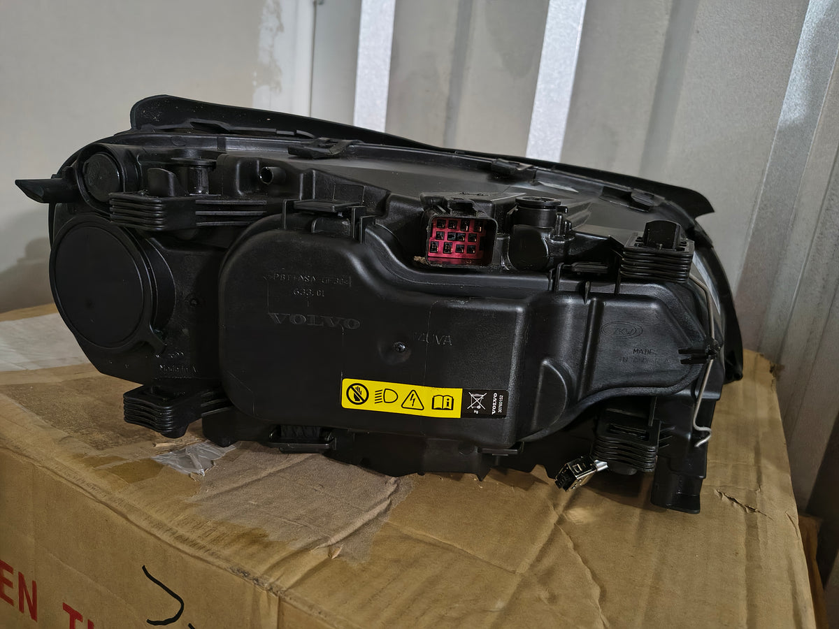 2007-2014 Volvo S80 V70 XC70 Driver Side Active Xenon / HID Headlight Assembly (LH) 🇸🇪💡