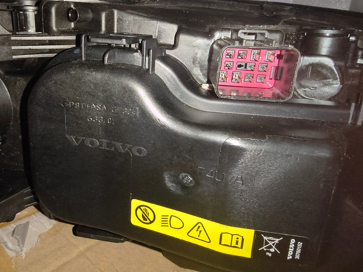 2007-2014 Volvo S80 V70 XC70 Driver Side Active Xenon / HID Headlight Assembly (LH) 🇸🇪💡