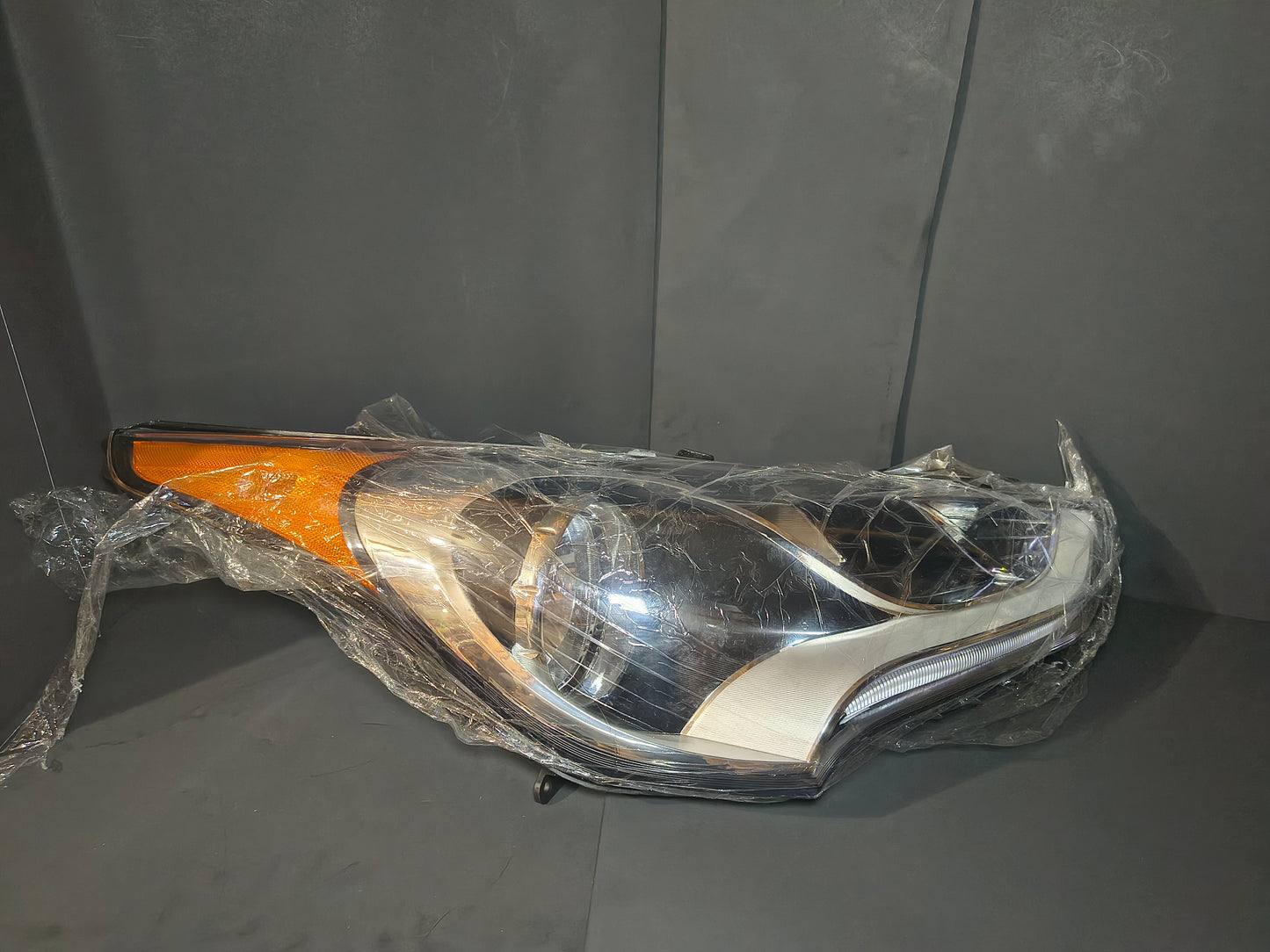 2012-2017 Hyundai Veloster Passenger Side Halogen Headlight 🚗