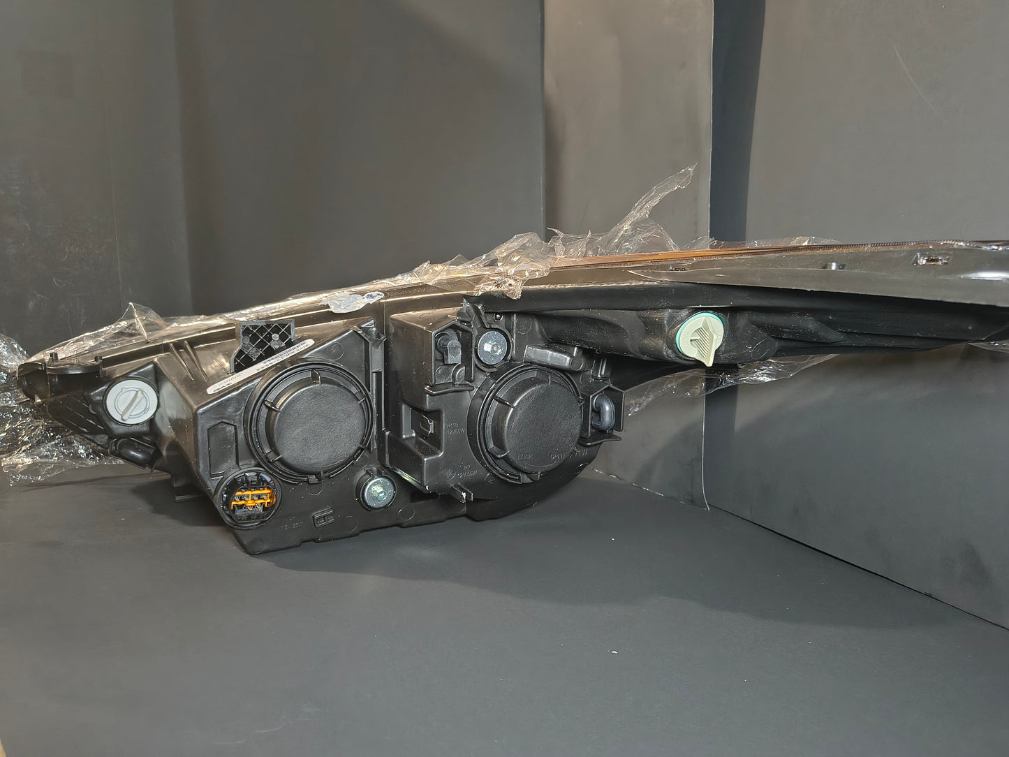 2012-2017 Hyundai Veloster Passenger Side Halogen Headlight 🚗