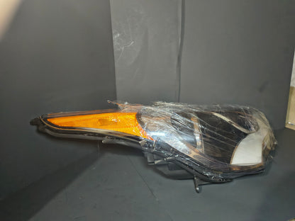 2012-2017 Hyundai Veloster Passenger Side Halogen Headlight 🚗