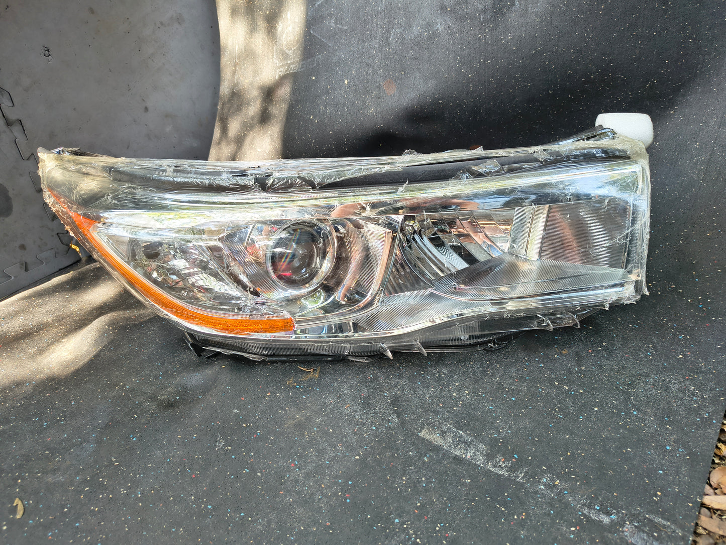 2014-2016 Toyota Highlander Passenger Side Halogen Headlight 🚗💡
