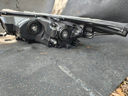 2014-2016 Toyota Highlander Passenger Side Halogen Headlight 🚗💡