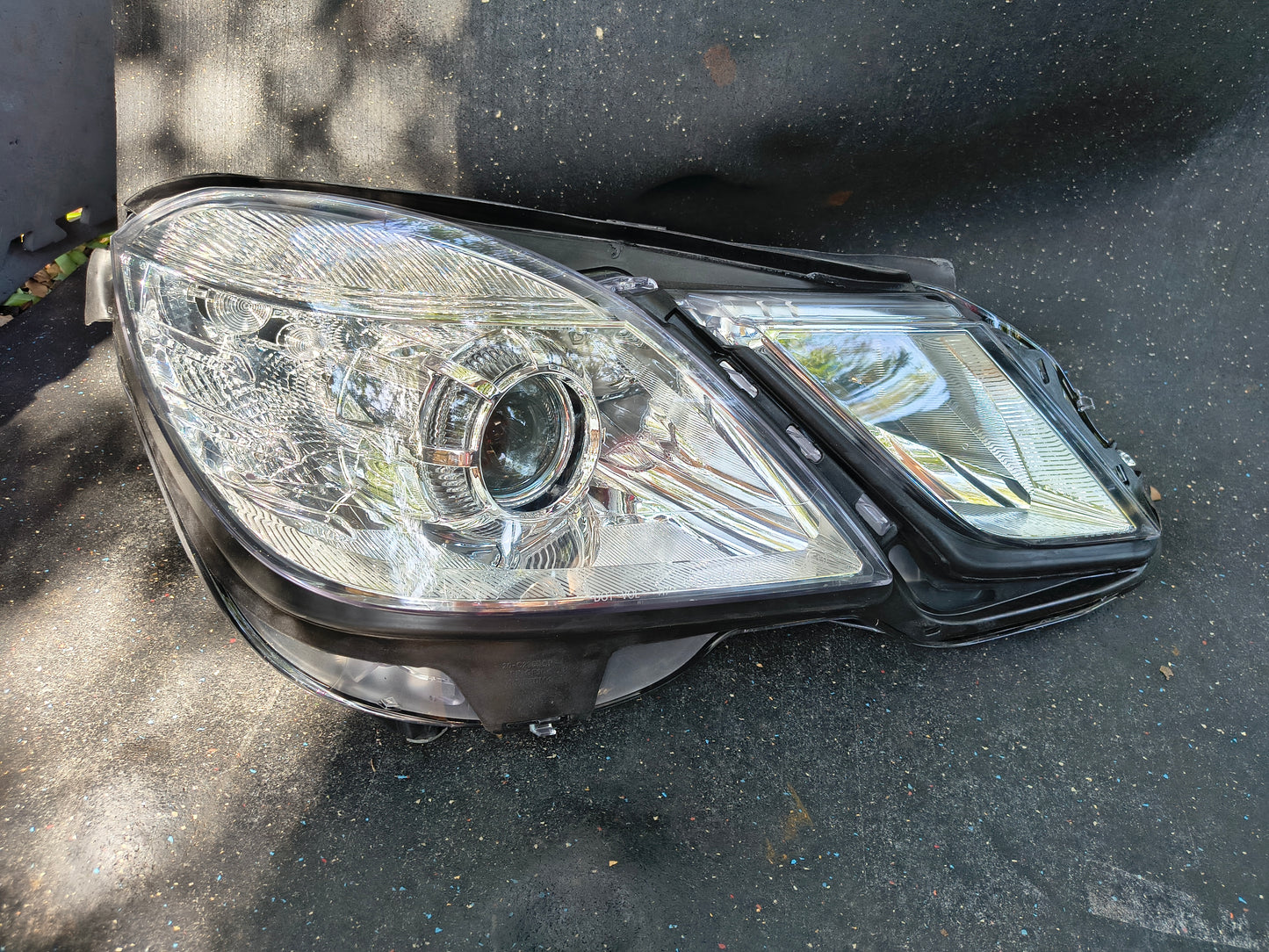 2010-2013 Mercedes-Benz E-Class Passenger Side Halogen Headlight 🚗💡