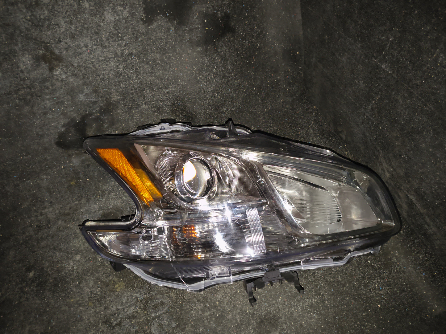 2009-2014 Nissan Maxima Passenger Side Halogen Headlight Assembly (Right) 🚗💡