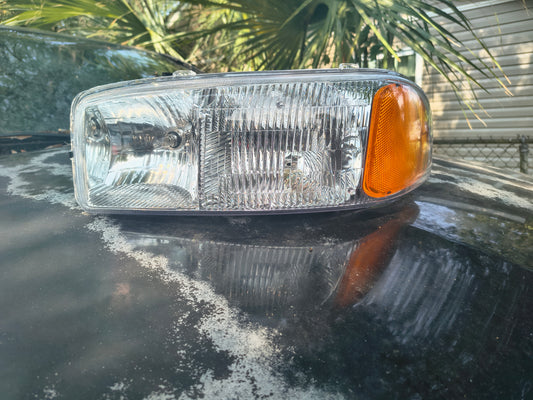 1999-2007 GMC Sierra & 2000-2006 GMC Yukon Driver Side Halogen Headlight Assembly (LH) 🛻💡