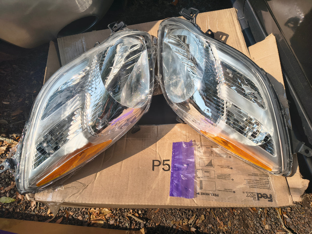 2007-2012 Toyota Yaris Hatchback Driver & Passenger Headlight Assembly Pair (LH & RH) 🚗💡