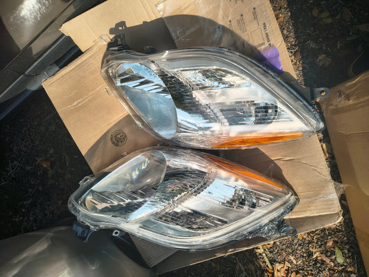 2007-2012 Toyota Yaris Hatchback Driver & Passenger Headlight Assembly Pair (LH & RH) 🚗💡