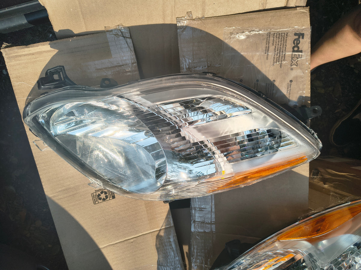 2007-2012 Toyota Yaris Hatchback Driver & Passenger Headlight Assembly Pair (LH & RH) 🚗💡