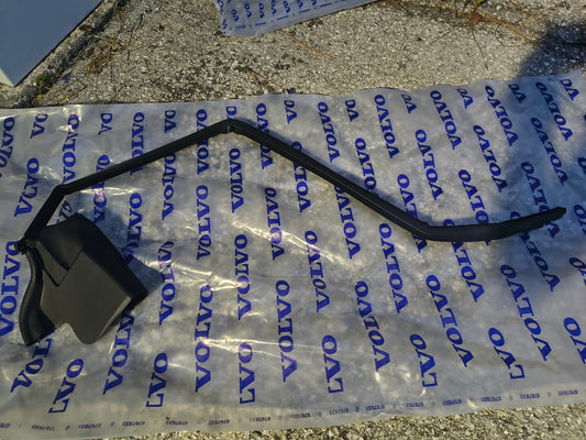 2006-2013 Volvo C70 Genuine Driver Side Front Outer Door Belt Molding / Weatherstrip (OEM 31256622) 🇸🇪🚗