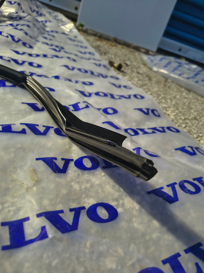 2006-2013 Volvo C70 Genuine Driver Side Front Outer Door Belt Molding / Weatherstrip (OEM 31256622) 🇸🇪🚗