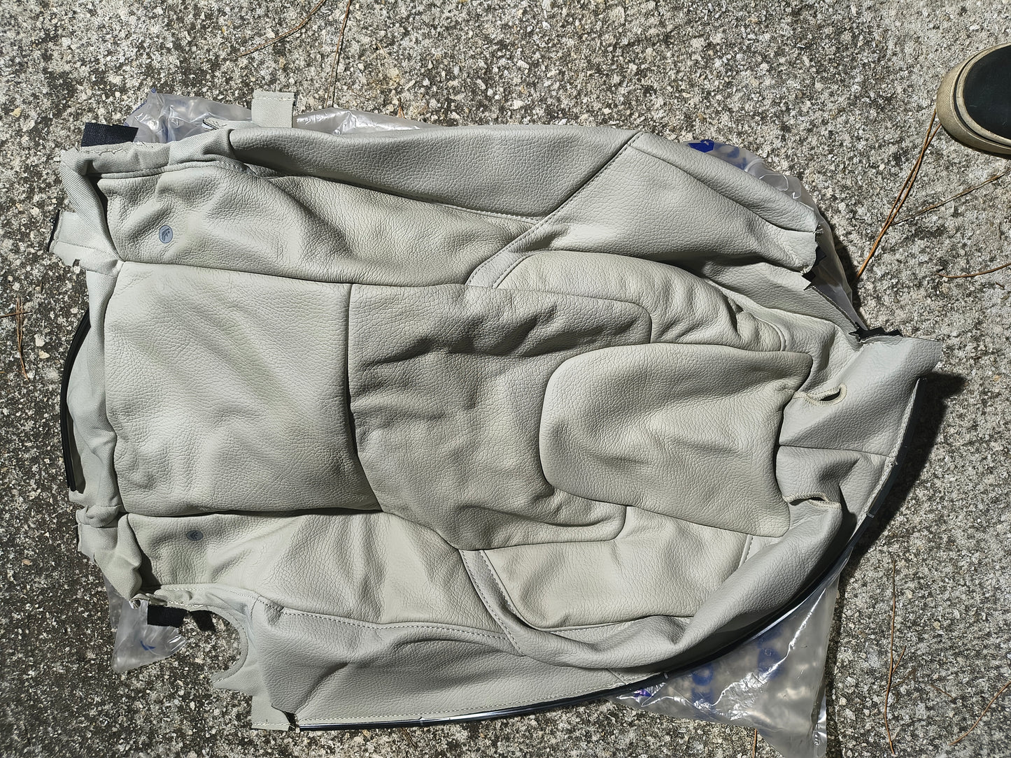 2016-2022 Volvo XC90 Genuine Right Rear Outer Seat Back Cover Cushion Upholstery (OEM 39827699) 🇸🇪🪑