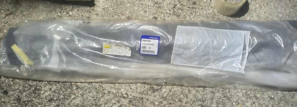 2018-2023 Volvo XC60 Genuine Right Front Lower Door Side Molding / Trim Accent (OEM 39846050) 🇸🇪🚗