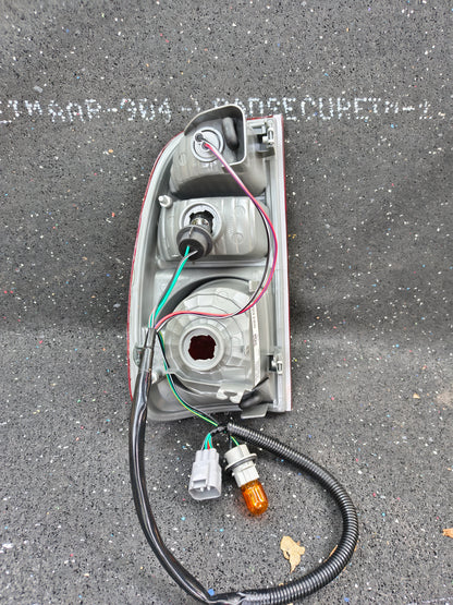 2005-2006 Toyota Tundra Passenger Side Halogen Tail Light Assembly w/ Bulbs & Harness (Part # REPT730151) 🛻🚨