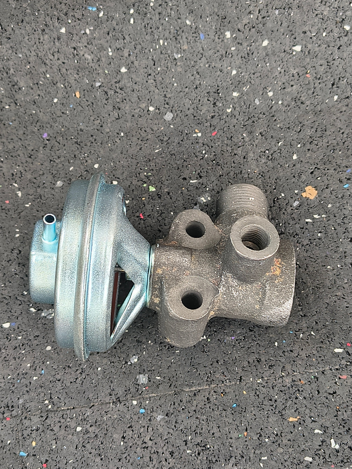 1992-2001 Toyota Camry & Celica 2.2L 4-Cyl Engine EGR Valve w/ Gasket (Part # JRT50920001) ⚙️🚗