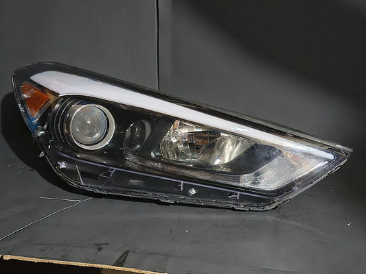 2016–2018 Hyundai Tucson Passenger Side Halogen Headlight 🛠️🚗