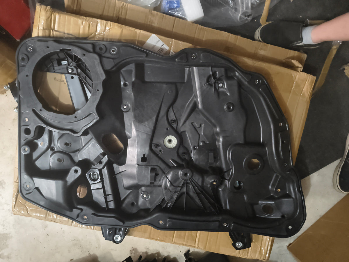2011–2018 Volkswagen Touareg Front Driver Side Power Window Regulator 🛠️🚗