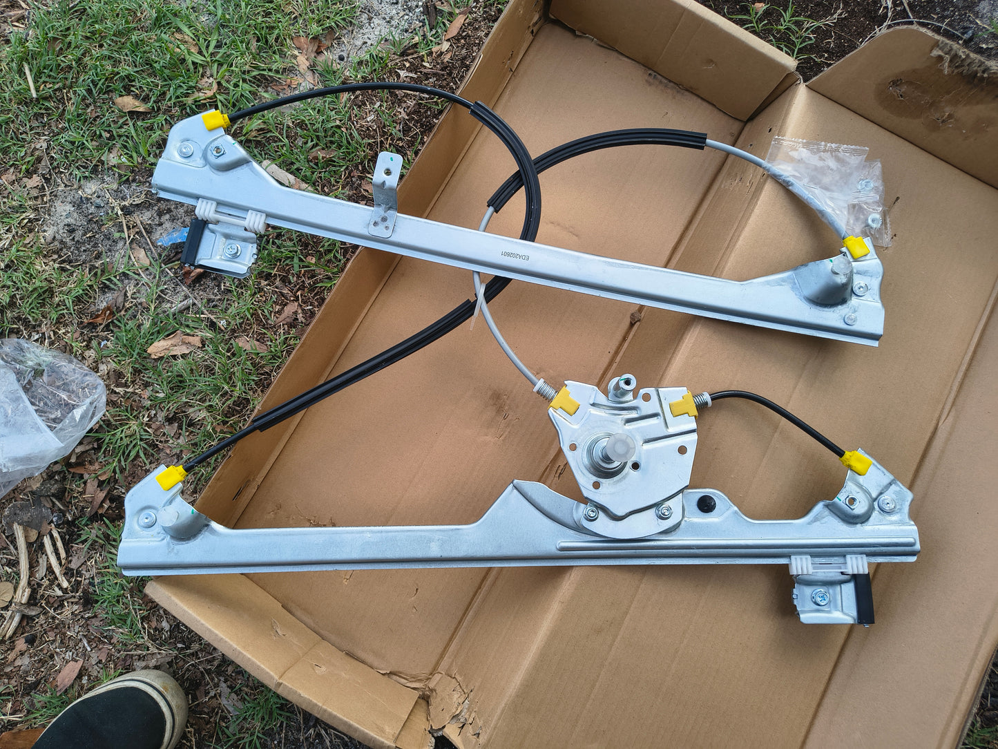 1999-2006 Chevy Silverado GMC Sierra Front Driver Side Manual Window Regulator 🛻⚙️