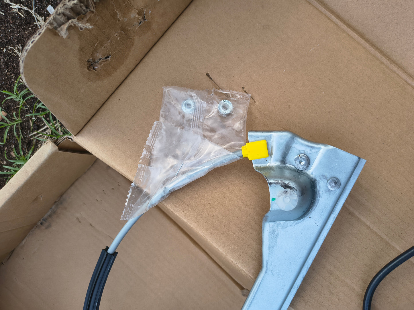 1999-2006 Chevy Silverado GMC Sierra Front Driver Side Manual Window Regulator 🛻⚙️