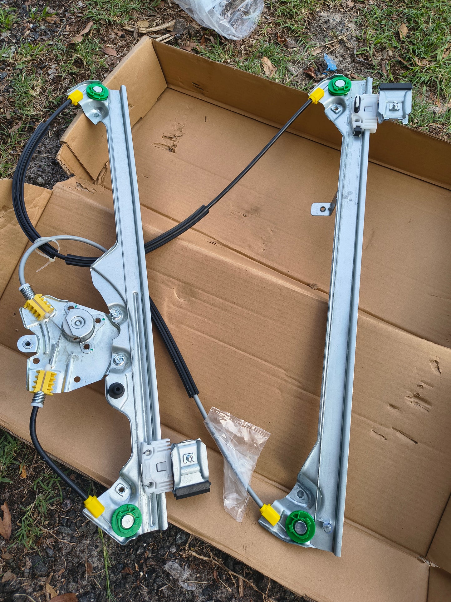 1999-2006 Chevy Silverado GMC Sierra Front Driver Side Manual Window Regulator 🛻⚙️