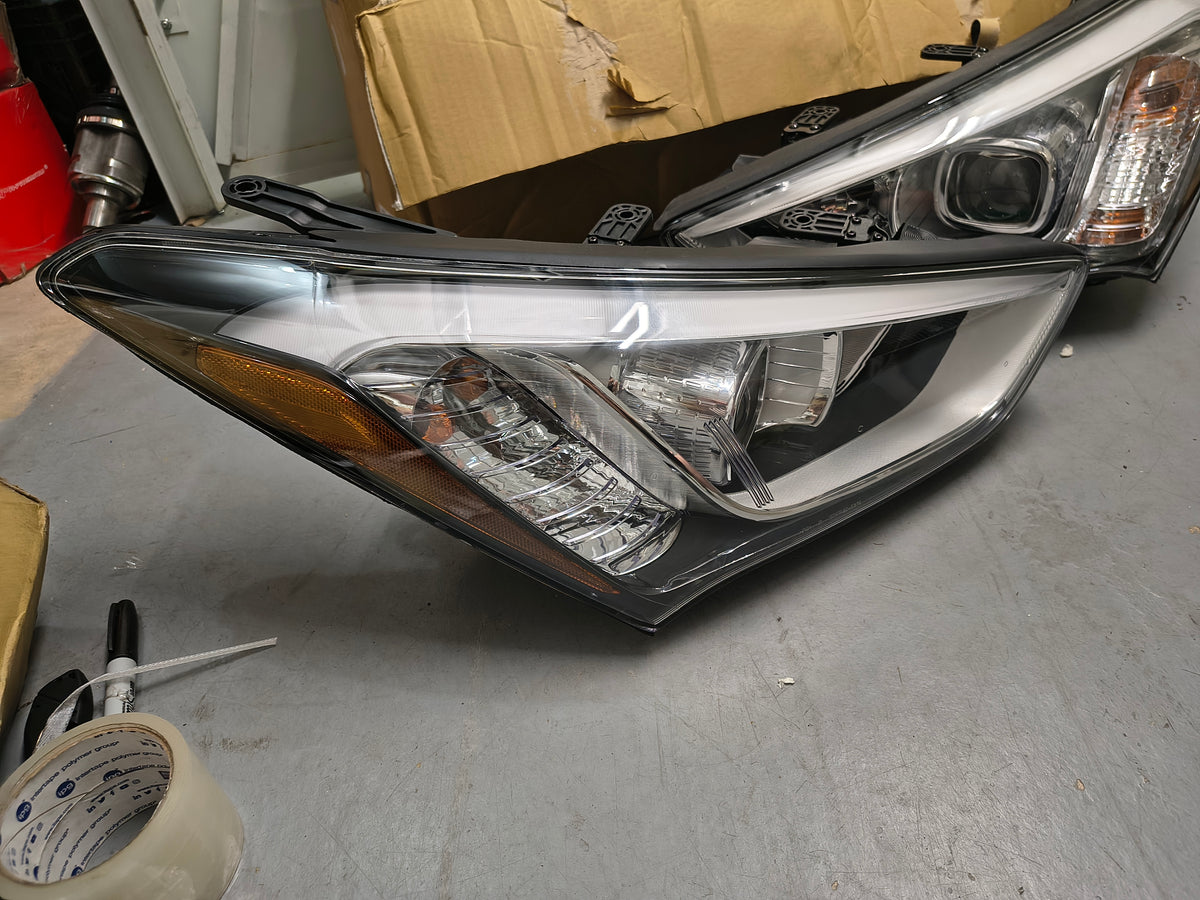 2013-2016 Hyundai Santa Fe Sport Driver & Passenger Side Halogen Headlights Set 🛻💡