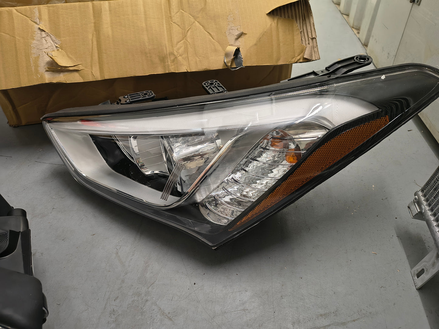 2013-2016 Hyundai Santa Fe Sport Driver & Passenger Side Halogen Headlights Set 🛻💡