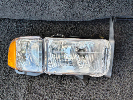 1999-2002 Dodge Ram 1500 2500 3500 Passenger Side Headlight w/ Corner Light Sport Models 🚘💡