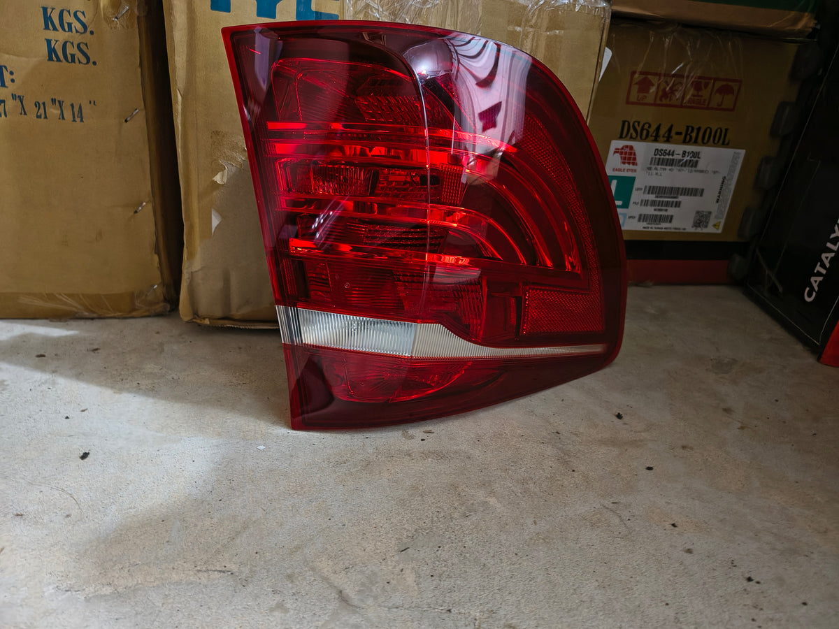 2011-2017 BMW X3 Driver Left Outer Quarter Panel Tail Light Halogen Assembly Clear Red Lens 🚘💡