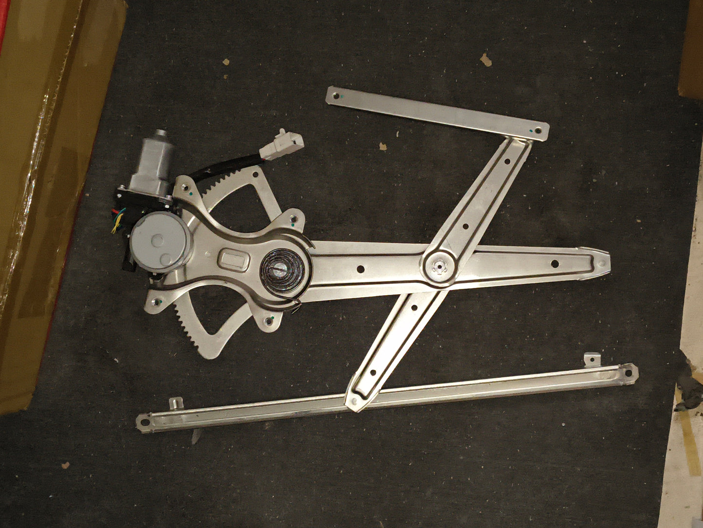 2000-2006 Toyota Tundra Sequoia Front Passenger Right Side Power Window Regulator with Motor 🚘⚡