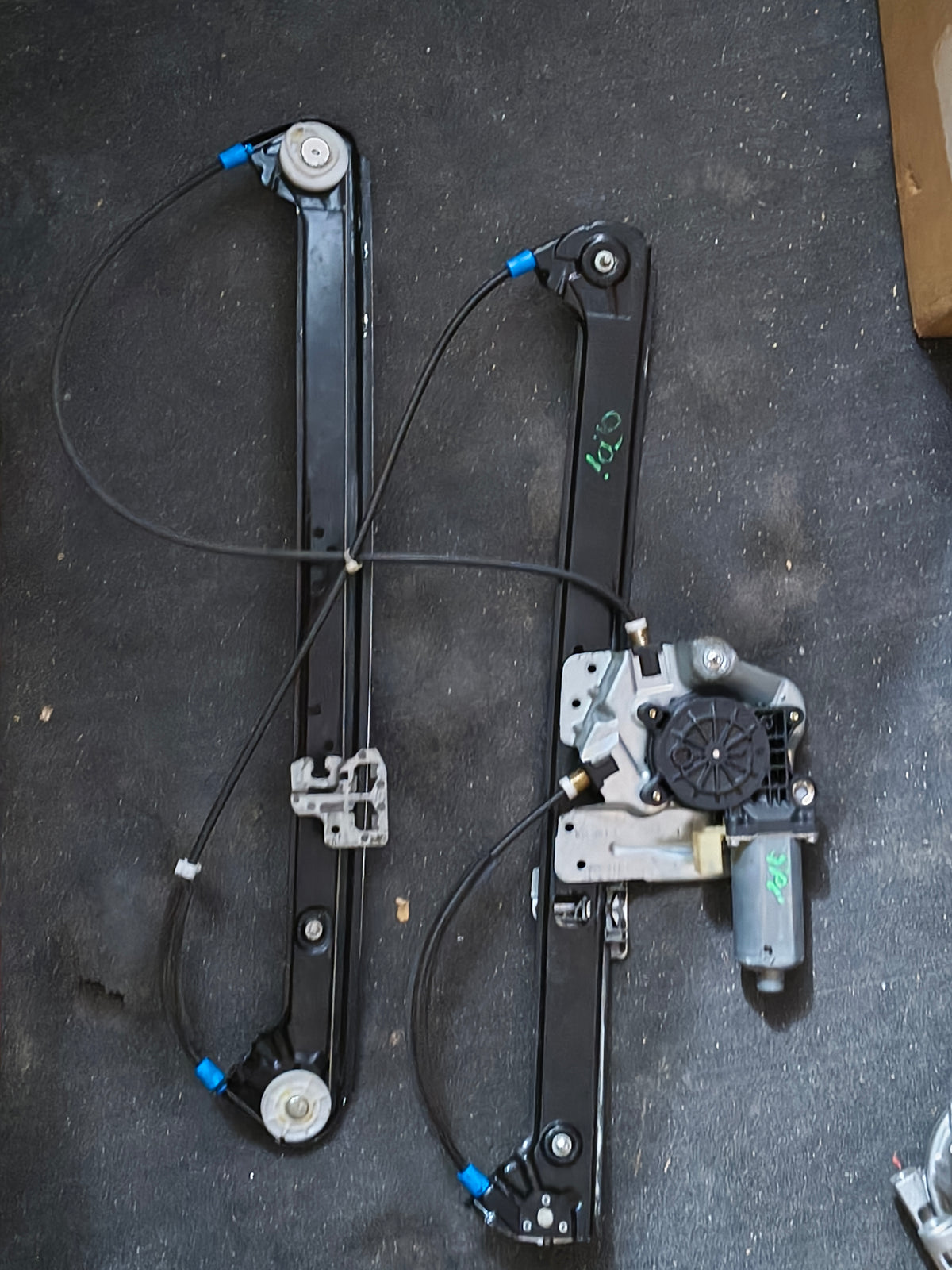 2000-2006 BMW X5 Front Driver Left Side Power Window Regulator with Motor 🚘⚡