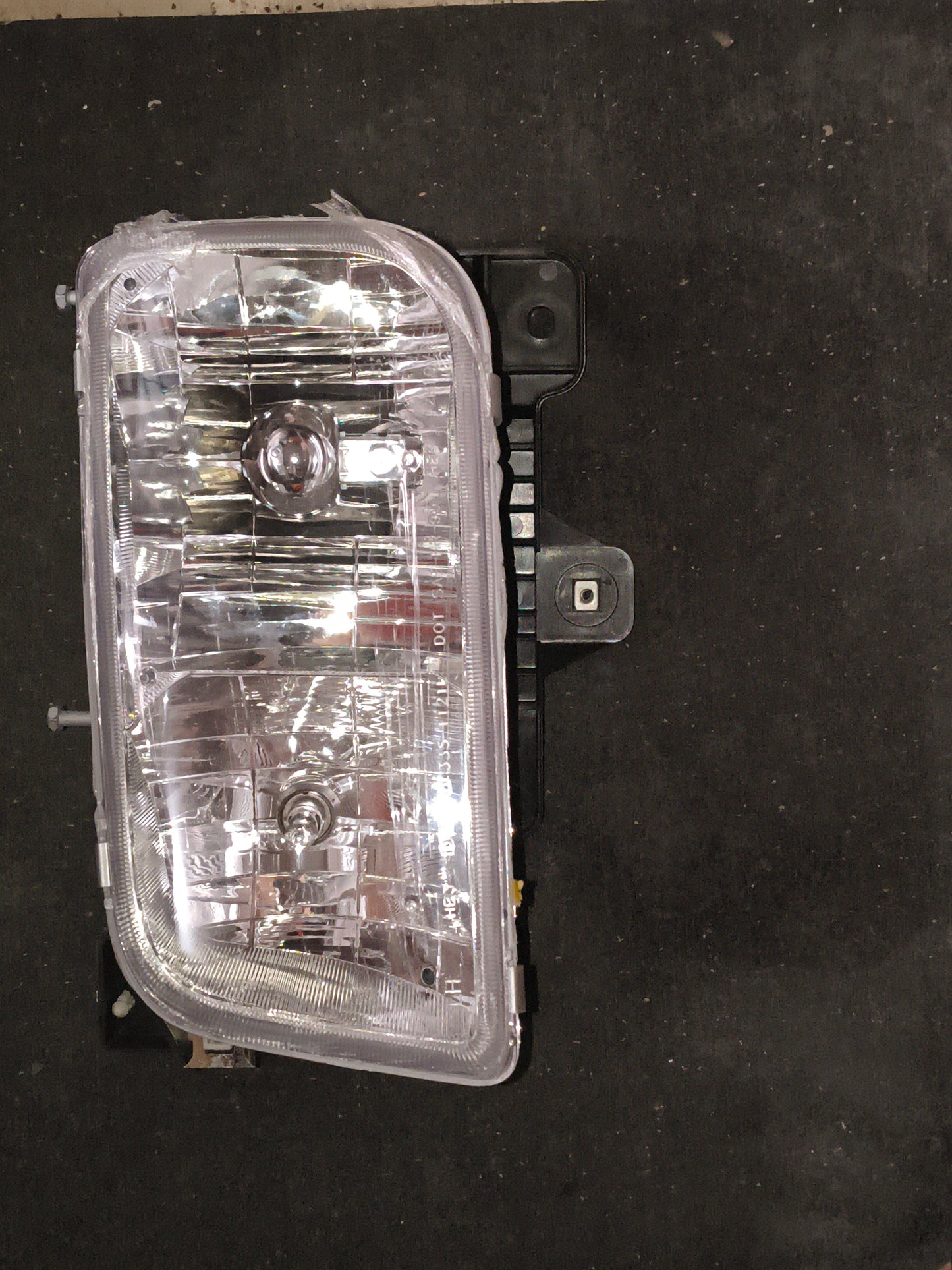 1992-2000 GMC Yukon & 1999-2000 Cadillac Escalade Driver Side Headlight Assembly with Bulb 🚘💡