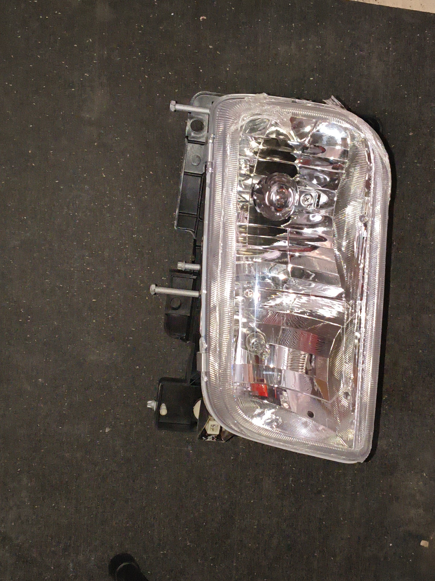 1992-2000 GMC Yukon & 1999-2000 Cadillac Escalade Driver Side Headlight Assembly with Bulb 🚘💡