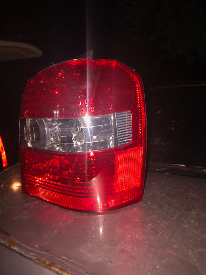 2004-2007 Toyota Highlander Passenger Right Side Halogen Tail Light Assembly 🚗💨