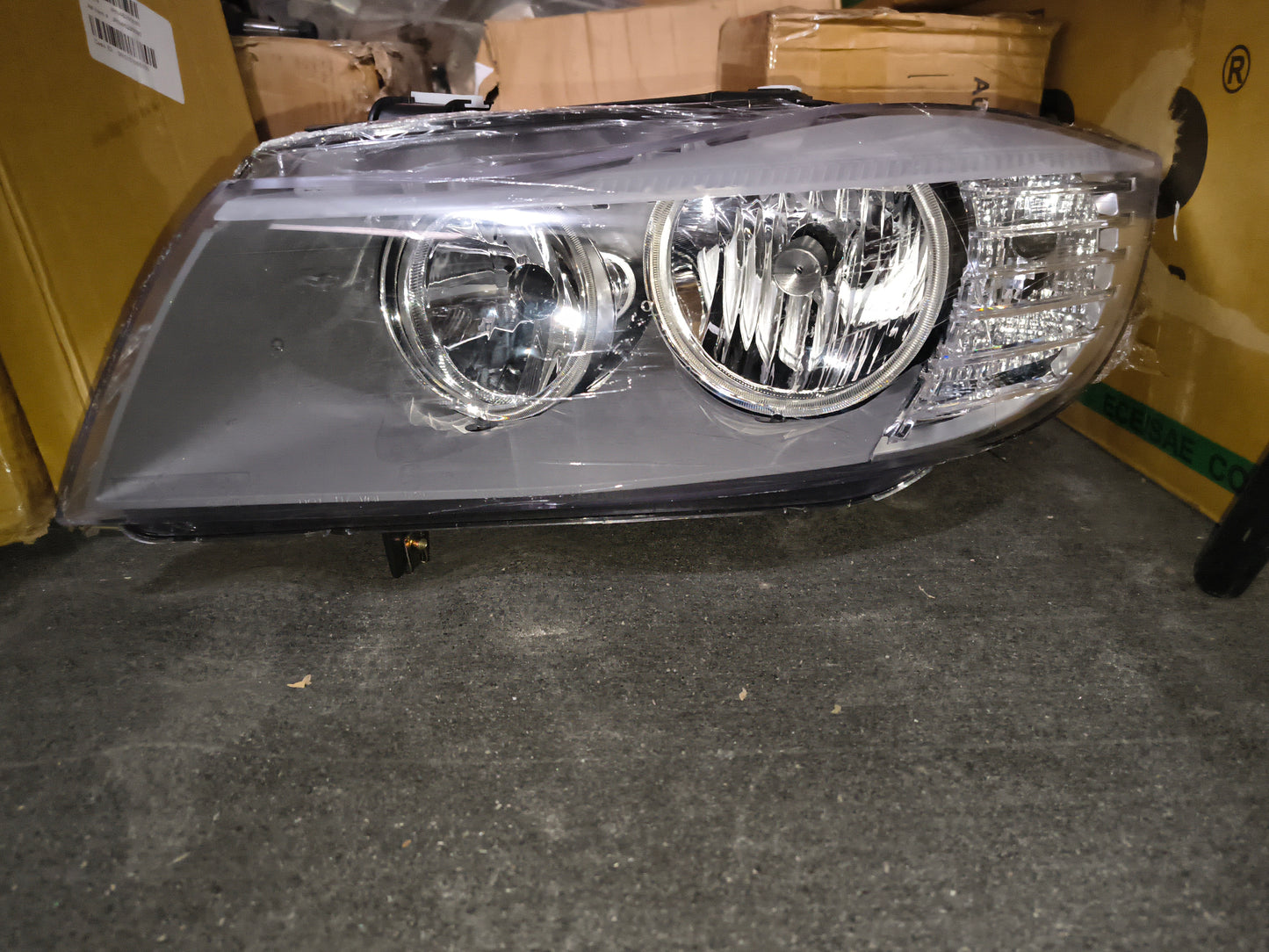 2009-2011 BMW 3 Series Driver & Passenger Side Halogen Headlights Set (E90 / E91 LCI) 🚘💡