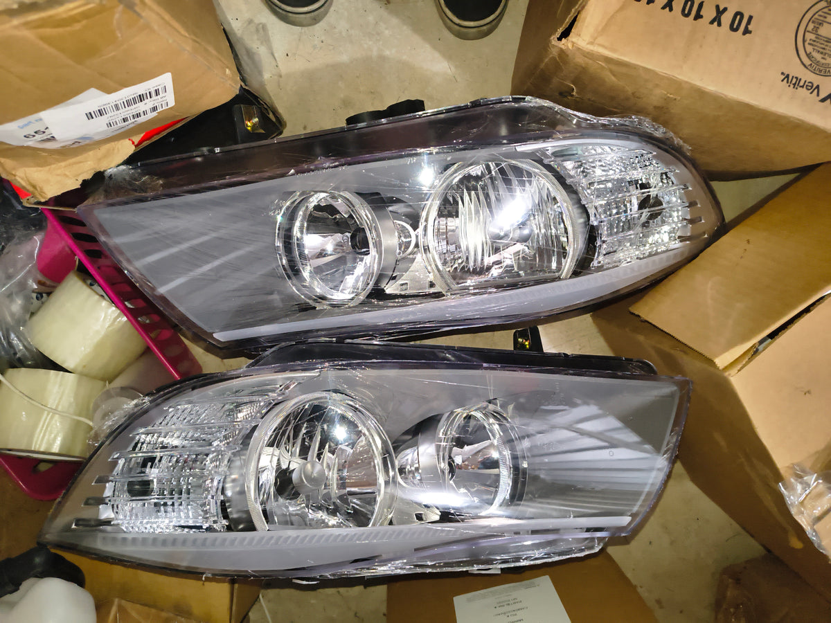 2009-2011 BMW 3 Series Driver & Passenger Side Halogen Headlights Set (E90 / E91 LCI) 🚘💡