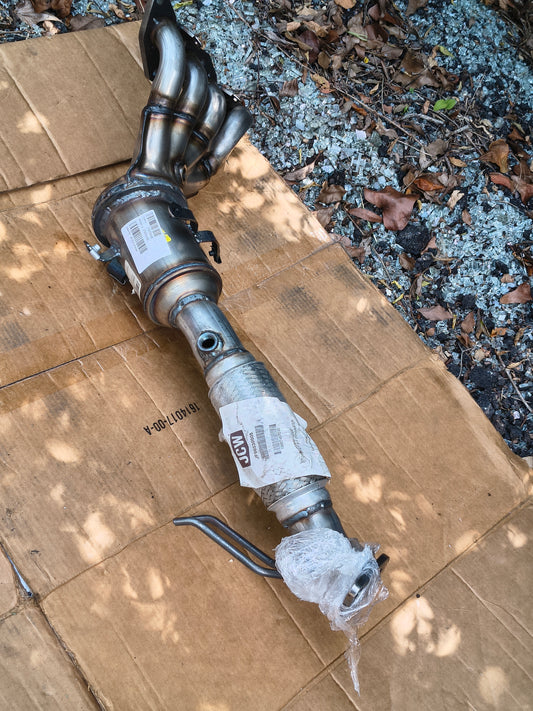 2012-2018 Ford Focus 2.0L 4Cyl Front Catalytic Converter & Exhaust Manifold Assembly 🚗💨
