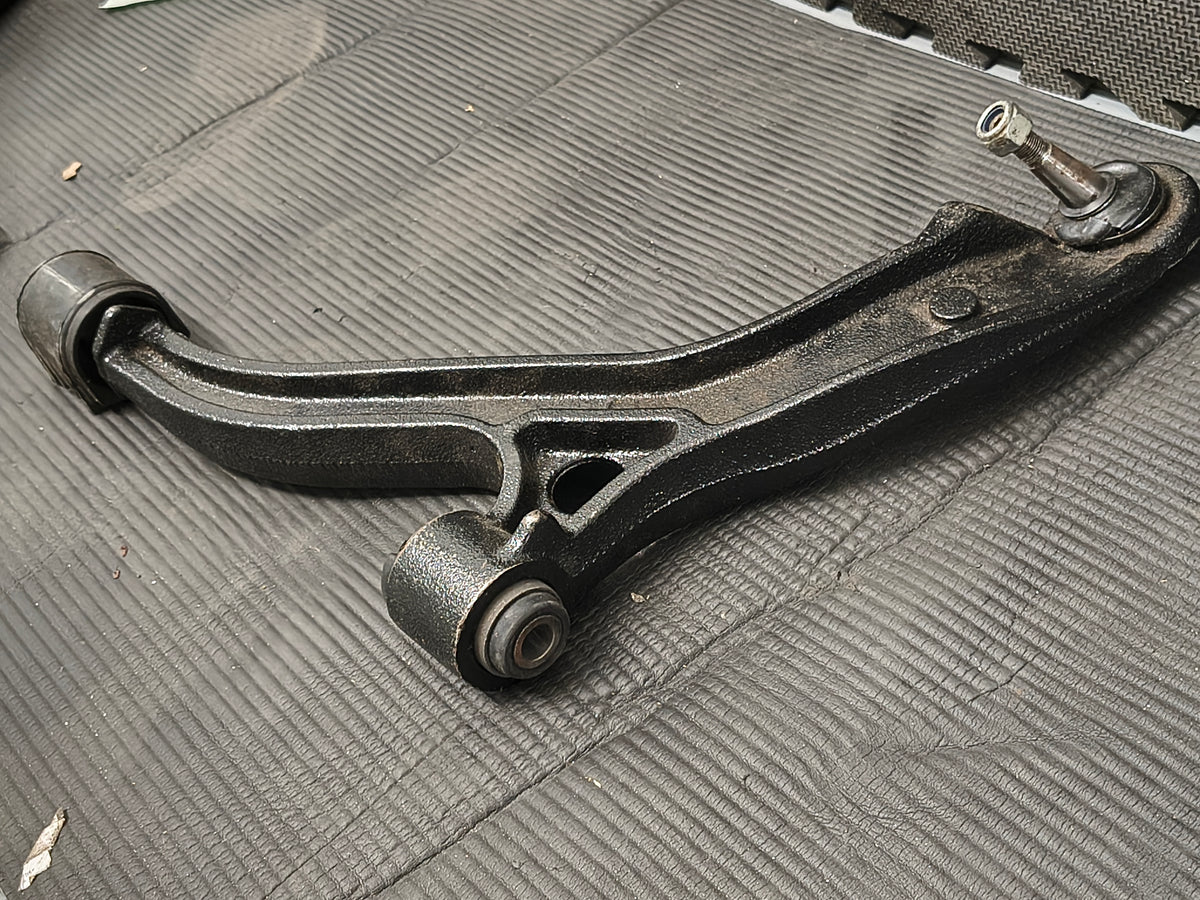 2001-2007 Chrysler Town & Country, Dodge Caravan & Grand Caravan Front Driver Side Lower Control Arm with Ball Joint 🚘🔩