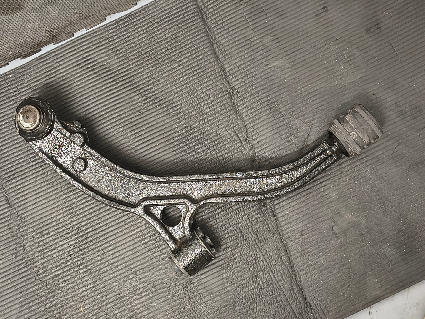 2001-2007 Chrysler Town & Country, Dodge Caravan & Grand Caravan Front Driver Side Lower Control Arm with Ball Joint 🚘🔩