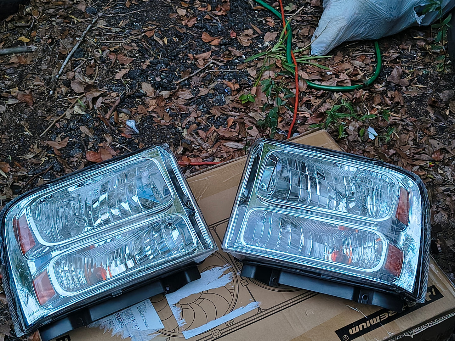 2005-2007 Ford F-250, F-350, F-450 & F-550 Super Duty Driver & Passenger Side Halogen Headlight Assemblies Pair 🚘💡