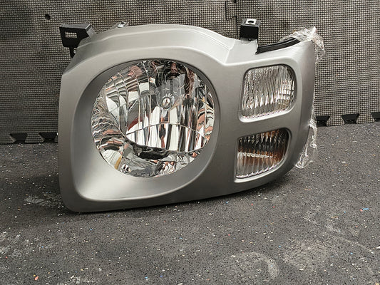 2002-2004 Nissan Xterra Driver & Passenger Side Halogen Headlights Pair with Bulbs 🚘💡