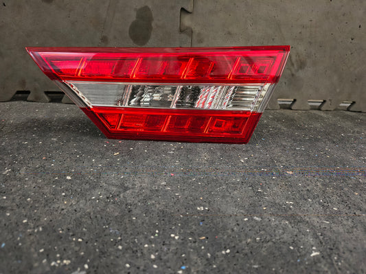 2013-2015 Toyota Avalon Passenger Side Inner Tail Light Assembly with Bulbs (Trunk Mounted) 🚘💡
