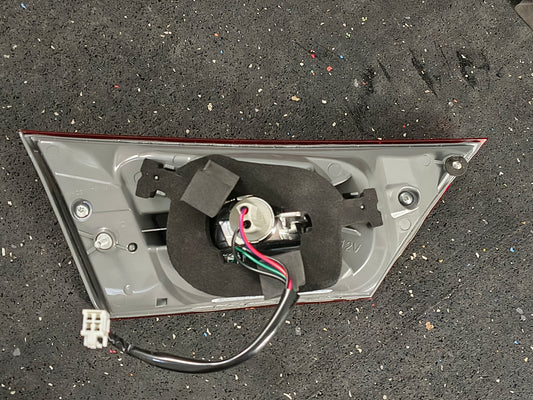 2013-2015 Toyota Avalon Passenger Side Inner Tail Light Assembly with Bulbs (Trunk Mounted) 🚘💡
